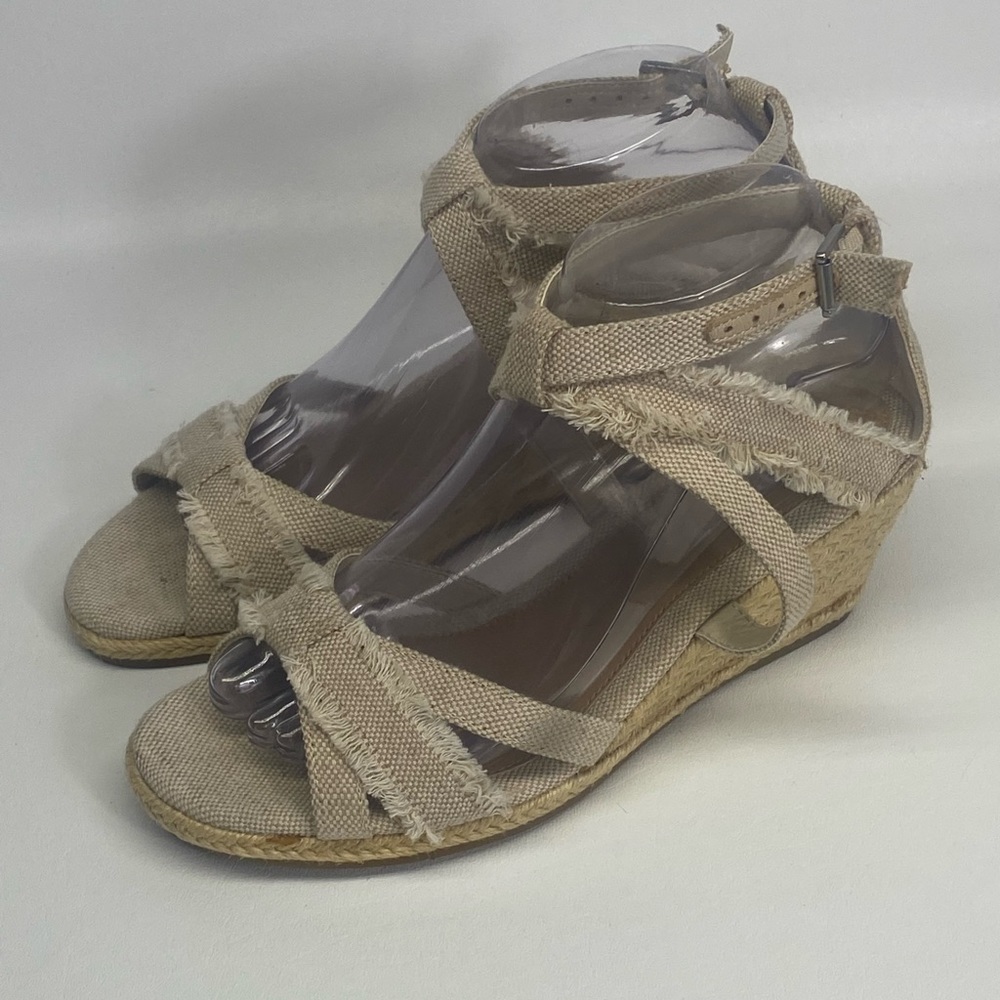 Chaps Women’s  Beige Wedge Sandals Shoes Size 7B.